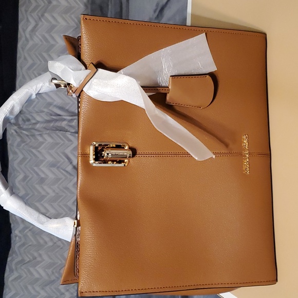 Purse - Picture 2 of 4